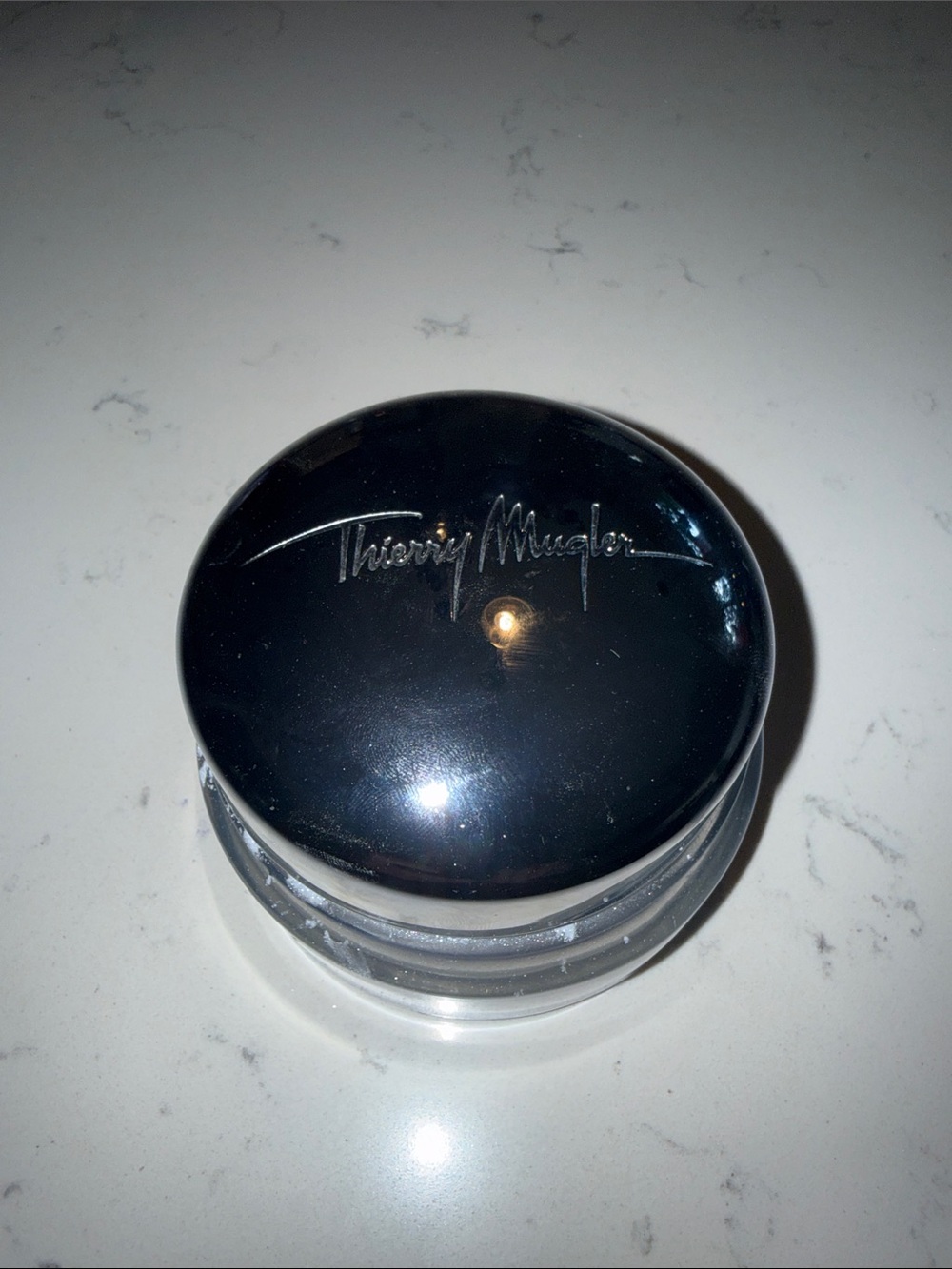 Thierry Mugler Reflective Silver Signature powder perfume.